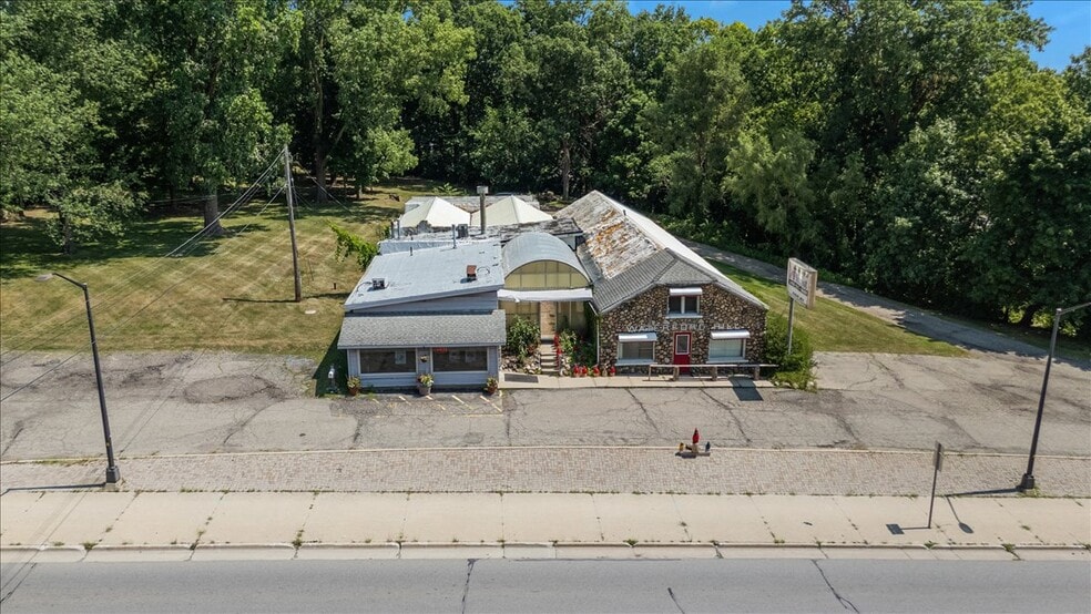 More Photos Of 5992 Dixie Hwy, Village of Clarkston General Retail For Sale