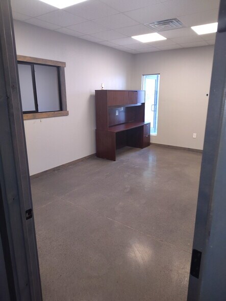 More Photos Of 155 US 285 N hwy, Pecos Warehouse For Sale
