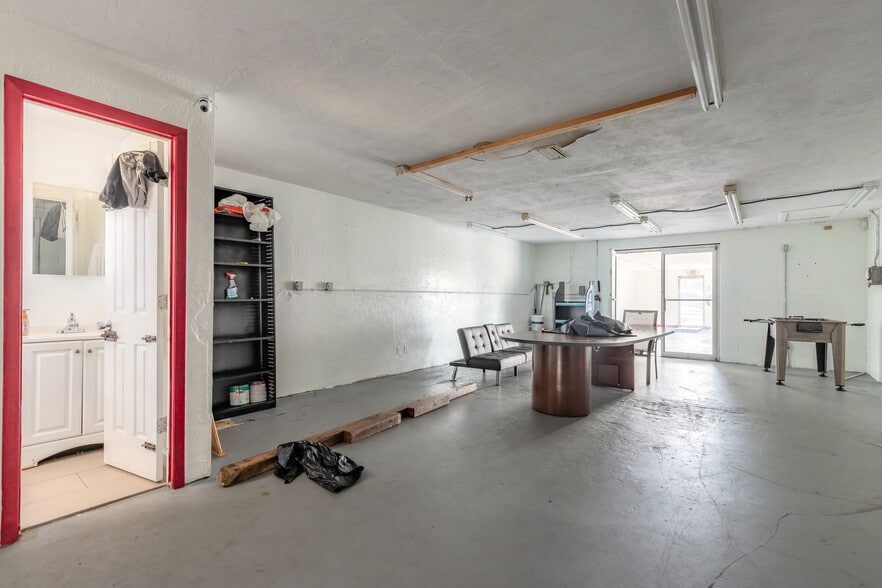 More Photos Of 1841 S Ridgewood Ave, Daytona Beach Freestanding For Sale