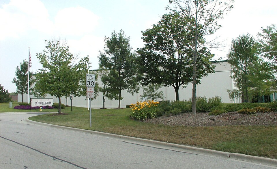 More Photos Of 1011 Woodlands Pky, Vernon Hills Warehouse For Sale