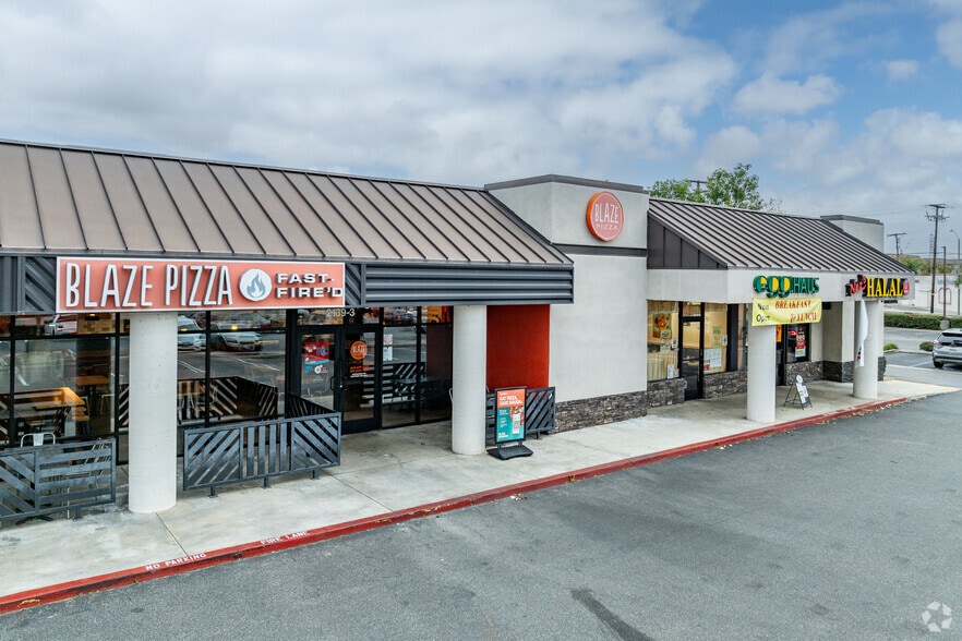 More Photos Of 2115 N Tustin St, Orange Freestanding For Lease