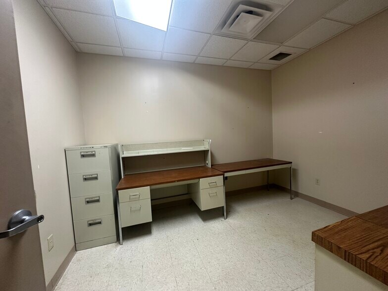 More Photos Of 645 Lucy Black Rd, Bolivar Office Residential For Sale