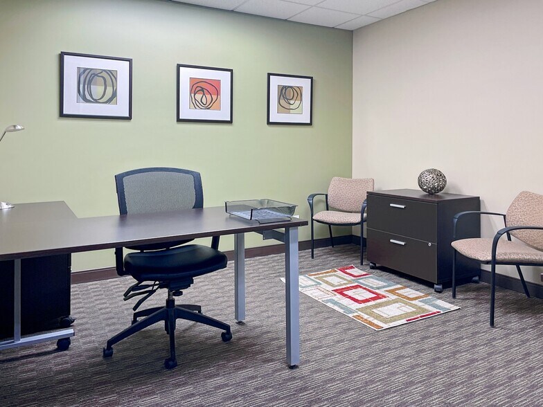 More Photos Of 1631 Dickson Av, Kelowna Coworking Space