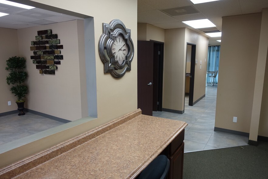 More Photos Of 8607 N 59th Ave, Glendale Office For Lease