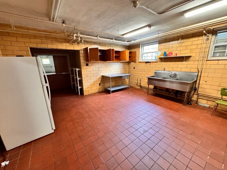 More Photos Of 618 Roswell NW Rd, Carrollton Healthcare For Sale