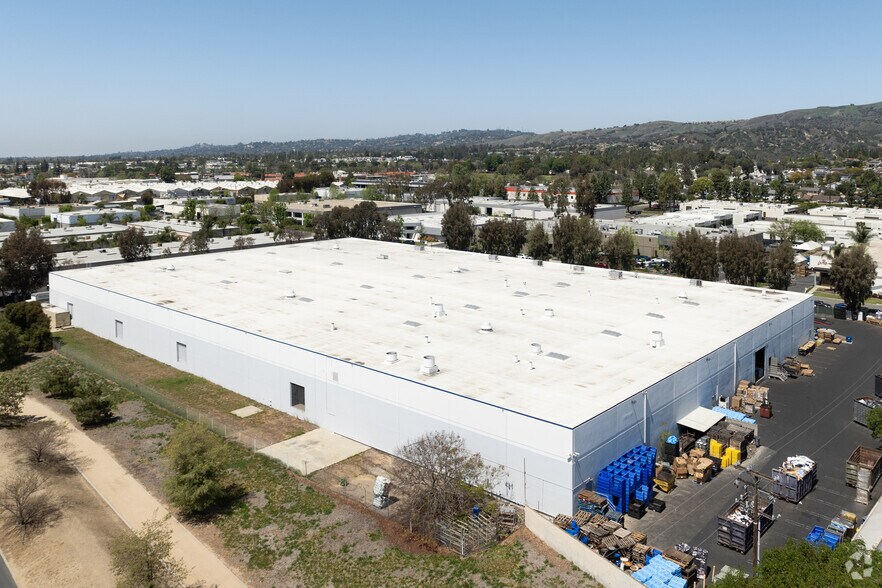 More Photos Of 331-333 Cliffwood Park St, Brea Manufacturing For Lease