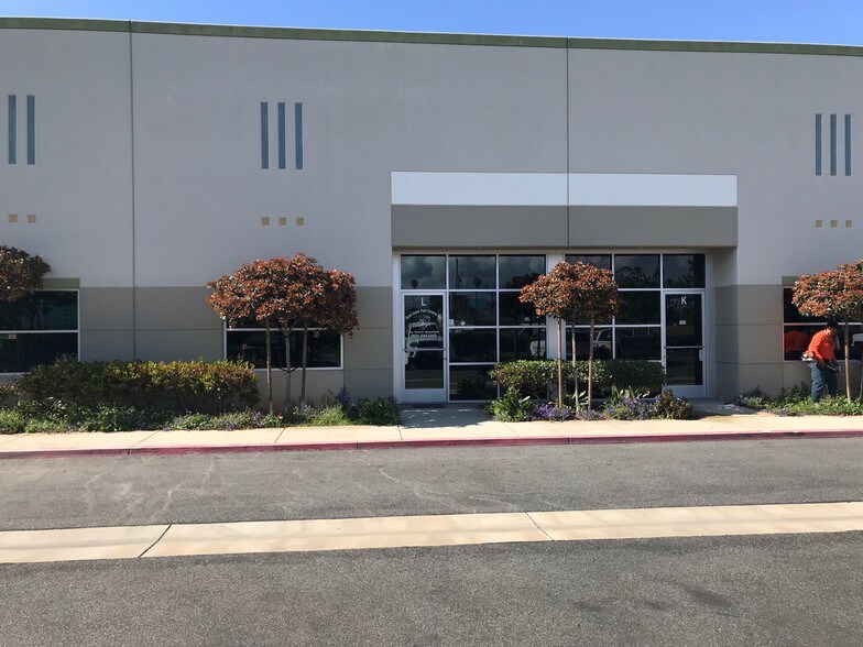 More Photos Of 2000 Cabot Pl, Oxnard Warehouse For Sale