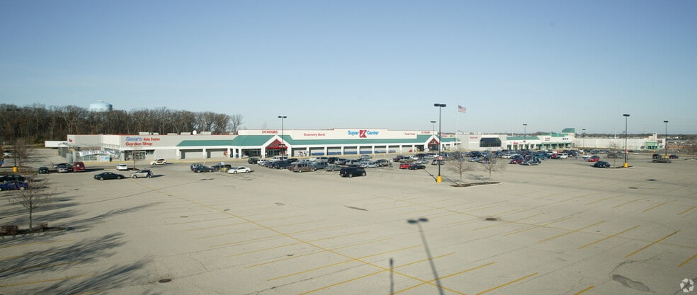 More Photos Of 400 E Rollins Rd, Round Lake Beach General Retail For Lease