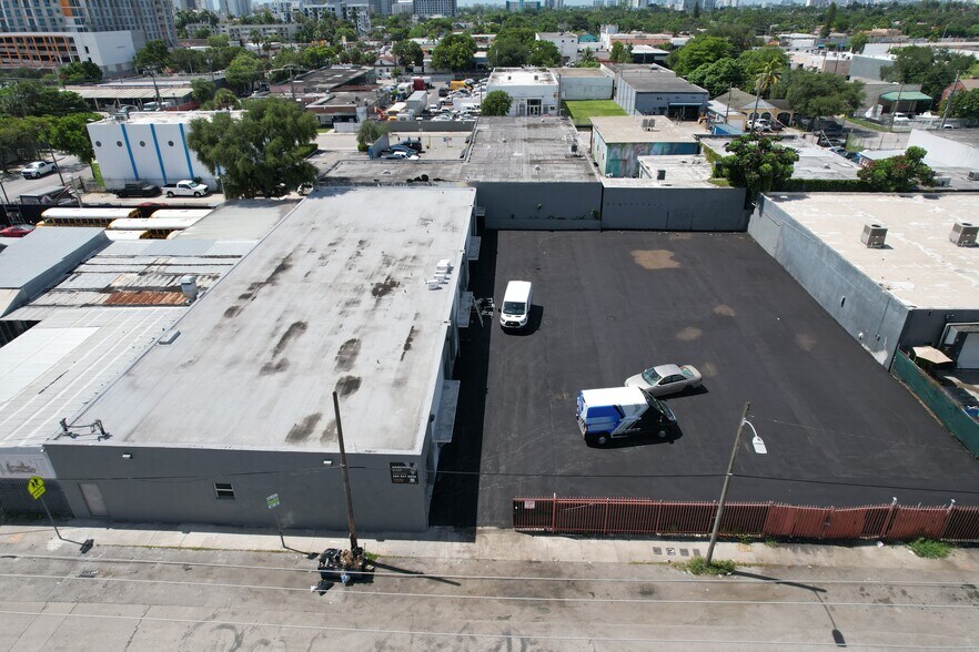 More Photos Of 1724 NW 22nd St, Miami Warehouse For Lease
