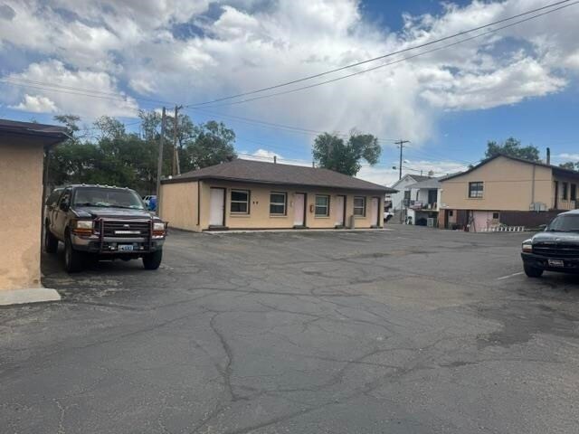 More Photos Of 75 Center St, Rock Springs Hotel For Sale