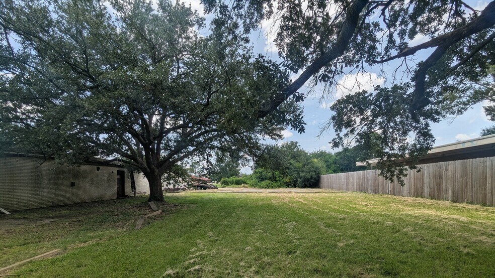 More Photos Of 3700 Doctors Dr, Port Arthur Office For Sale
