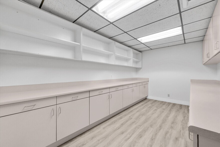 More Photos Of 15384 Arrow Blvd, Fontana Office For Lease