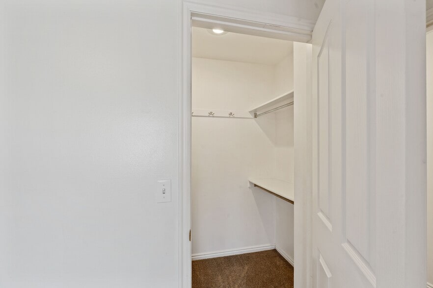 More Photos Of 984 E 900 S, Provo Apartments For Sale