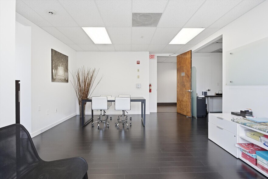More Photos Of 8527 Pines Blvd, Pembroke Pines Office For Sale