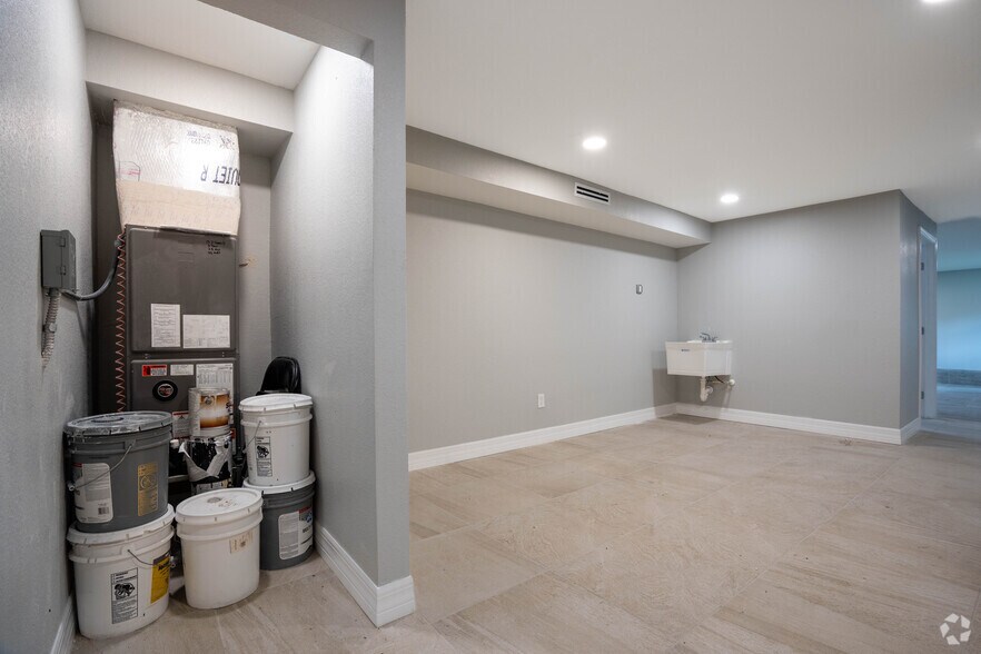 More Photos Of 404 Hargreaves Ave, Punta Gorda Office For Sale
