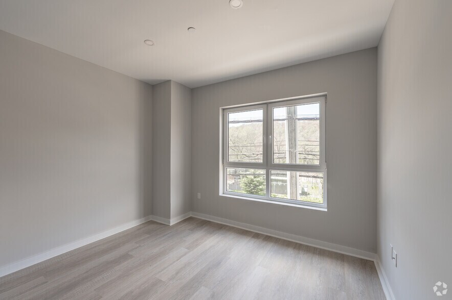 More Photos Of 500 Commerce St, Hawthorne Apartments For Sale