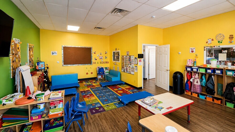 More Photos Of 163-175 Nassau Rd, Roosevelt Freestanding For Sale