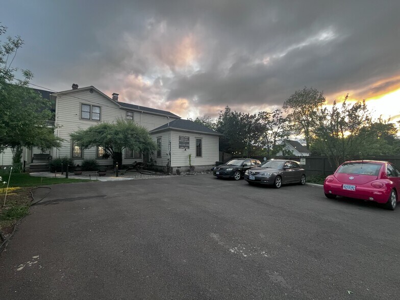 More Photos Of 236 SE Stephens St, Roseburg Hospitality For Sale