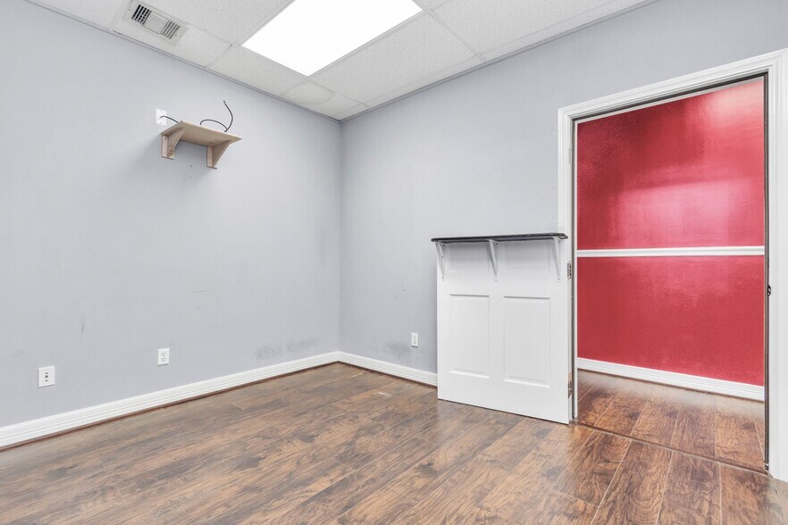 More Photos Of 4622 Dacoma Street, Houston General Retail For Sale