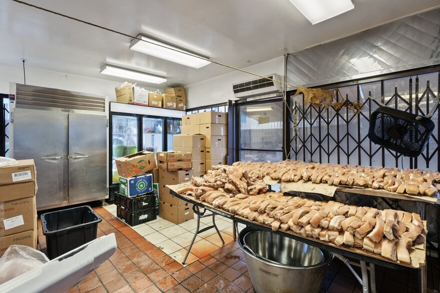 More Photos Of 920 N Bonnie Beach Pl, Los Angeles Freestanding For Sale