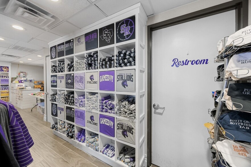 More Photos Of 14262 W State Highway 29, Liberty Hill General Retail For Sale