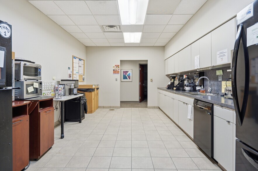 More Photos Of 8710 Earhart Ln Sw, Cedar Rapids Office For Sale