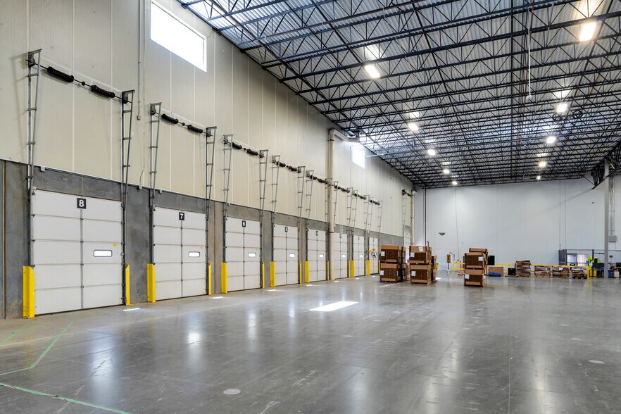 More Photos Of 7865 National Tpke, Louisville Distribution For Lease