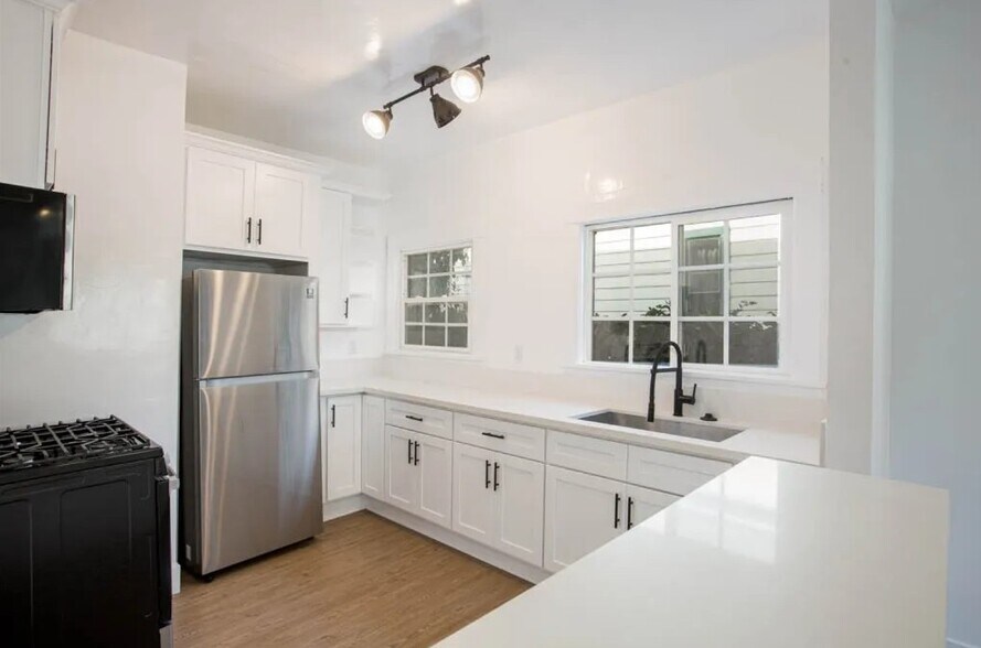 More Photos Of 1934-1936 New England St, Los Angeles Apartments For Sale