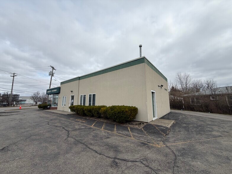 More Photos Of 2010 Eggert Rd, Buffalo Freestanding For Lease