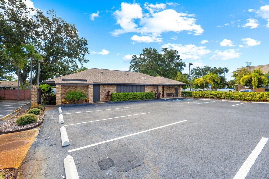 More Photos Of 1701 66th St N, Saint Petersburg Medical For Sale