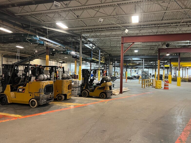 More Photos Of 1 River St, South Glens Falls Manufacturing For Sale