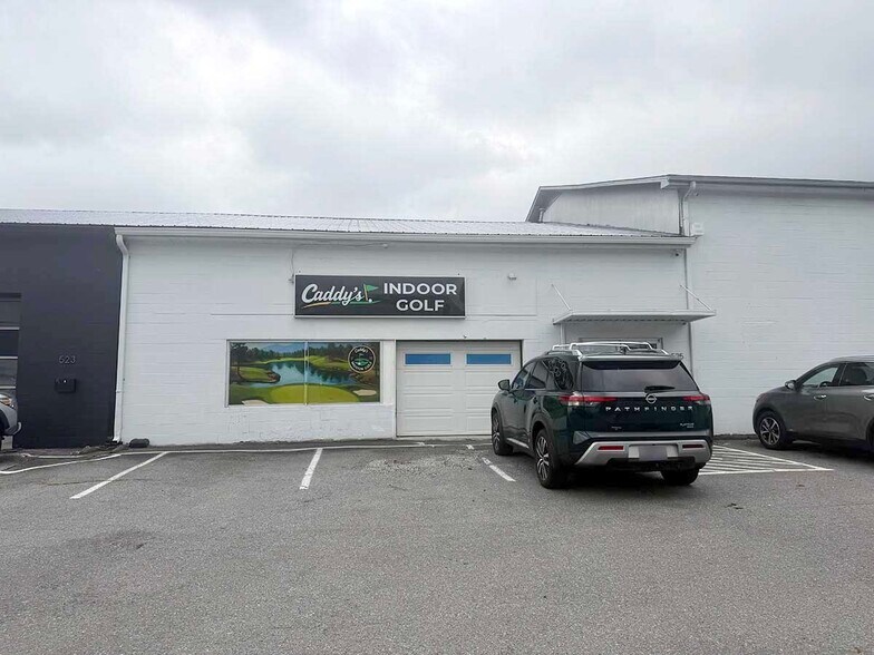 More Photos Of 525 W Market St, Johnson City Flex For Lease
