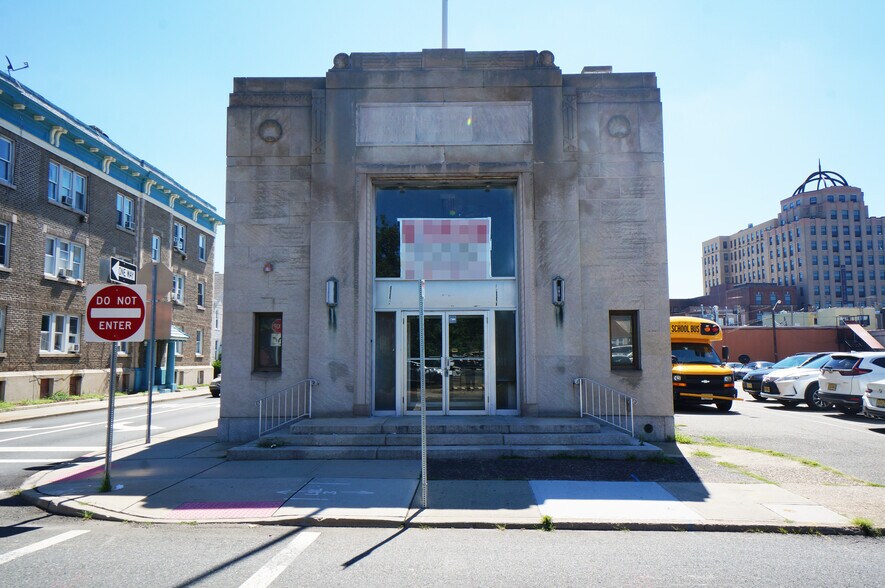 More Photos Of 242 State St, Hackensack Freestanding For Lease