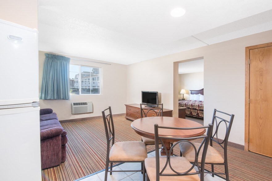 More Photos Of 1211 N 47th St, Grand Forks Hotel For Sale