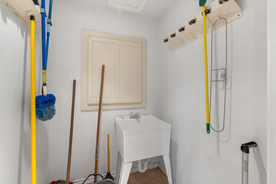 More Photos Of 2692 Highway 105 W, Navasota Specialty For Sale