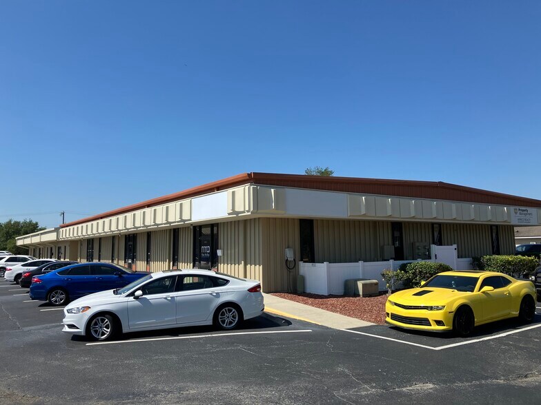 Primary Photo Of 2225 E Edgewood Dr, Lakeland Office For Lease