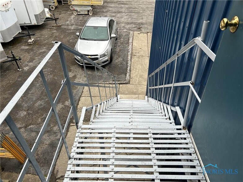 More Photos Of 446 N Wood St, Fremont Warehouse For Sale