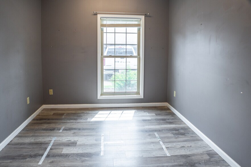 More Photos Of 2504 Veterans Memorial Pky S, Lafayette Office For Sale
