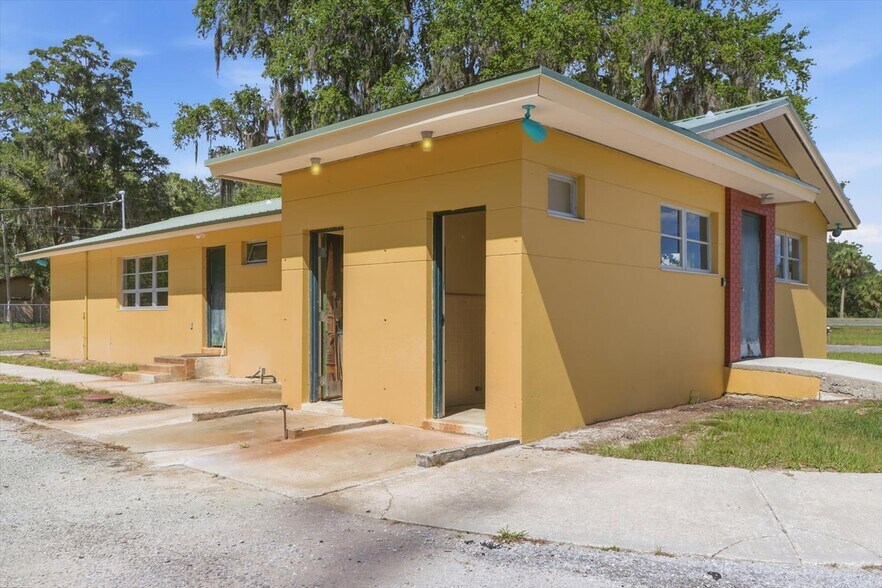More Photos Of 18150 SE 72 Ave, Inglis Office For Sale