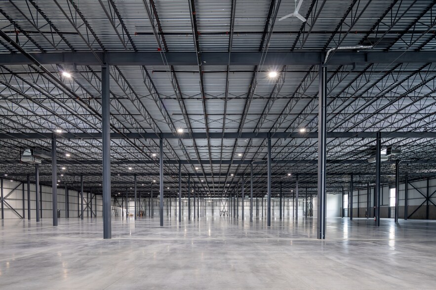 More Photos Of Aut Transcanada, Kirkland Unknown For Lease