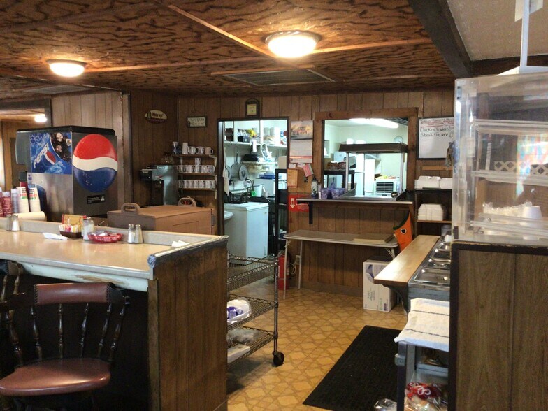 More Photos Of 102 E Hardin St, Greeneville Specialty For Sale