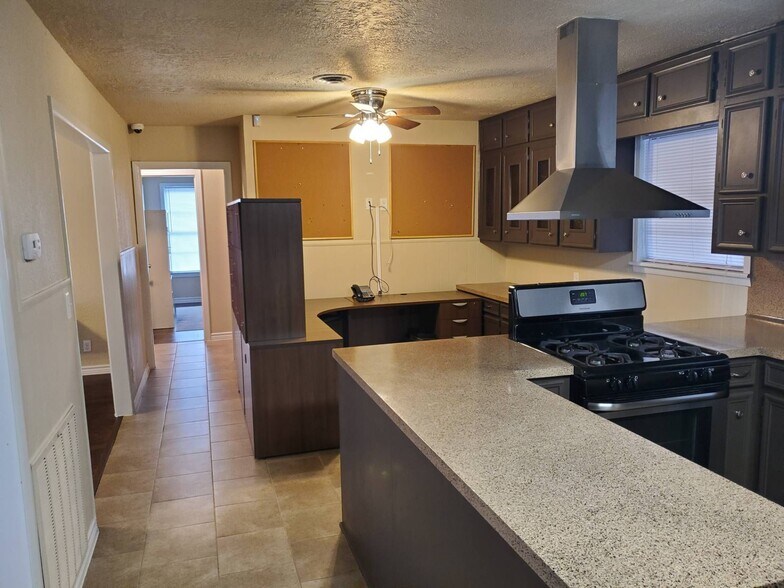 More Photos Of 5605 George Bush Dr, Katy Medical For Lease