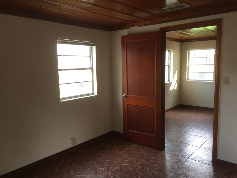 More Photos Of 1618 Pecan Blvd, McAllen Office For Lease