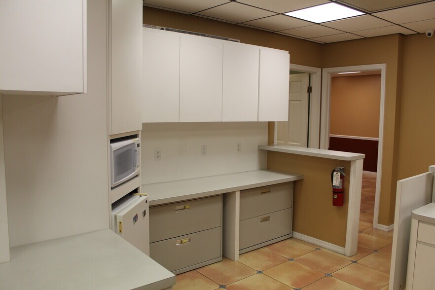 More Photos Of 7800 W Oakland Park Blvd, Sunrise Medical For Sale