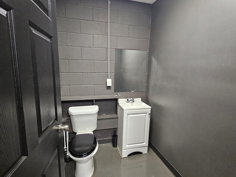 More Photos Of 2517 Gresham Rd SE, Atlanta Freestanding For Sale