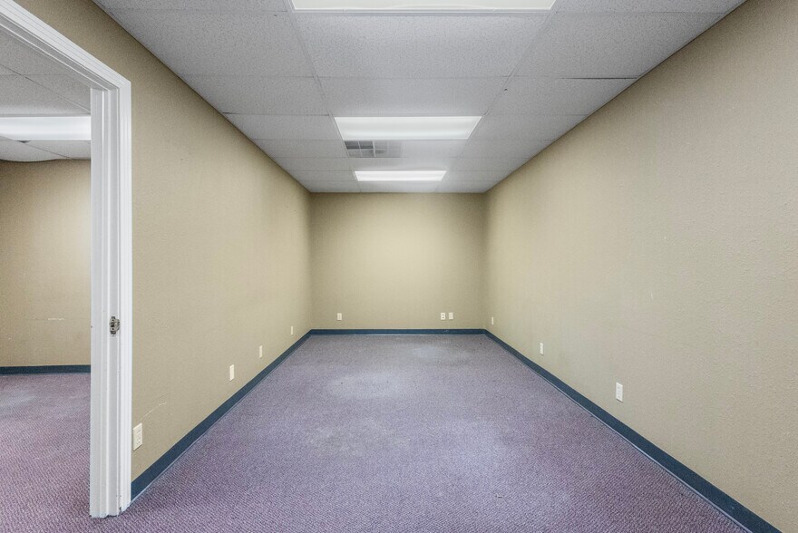 More Photos Of 421 S Beckham Ave, Tyler Medical For Sale