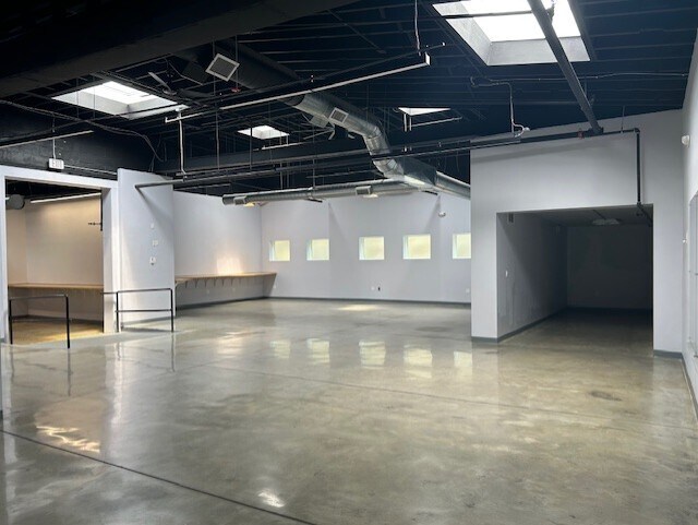 More Photos Of 22 Kent St, Somerville Manufacturing For Lease