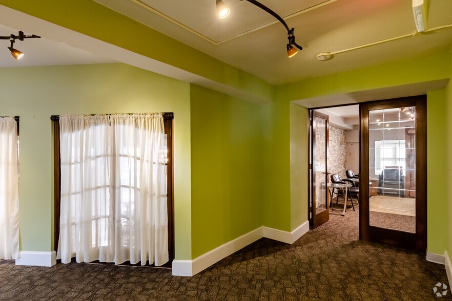 More Photos Of 115 7th St, Rockford Medical For Sale