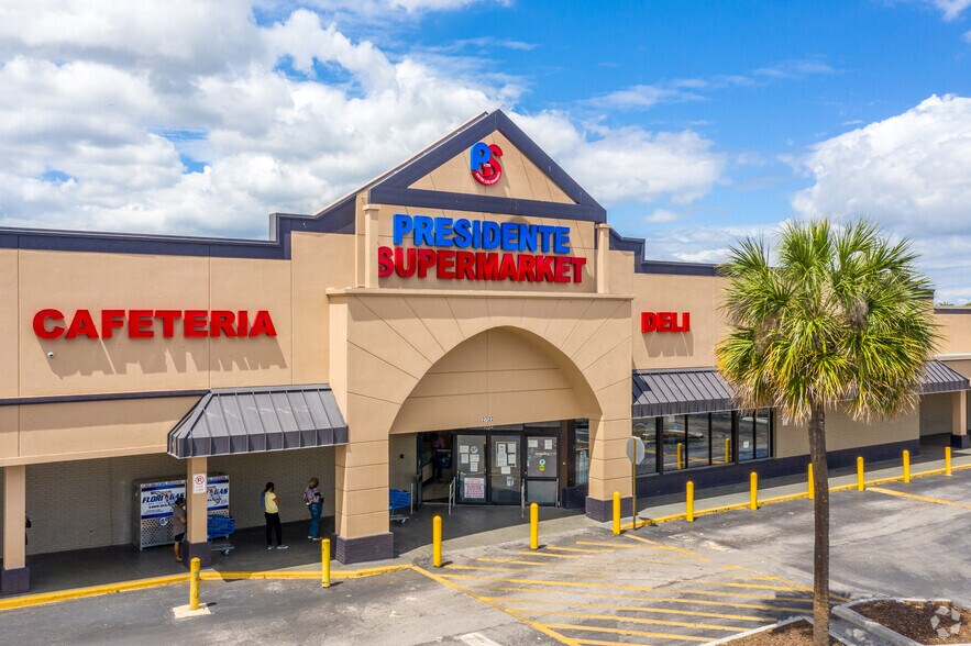 Primary Photo Of 2702-2730 N Pine Hills Rd, Orlando General Retail For Sale