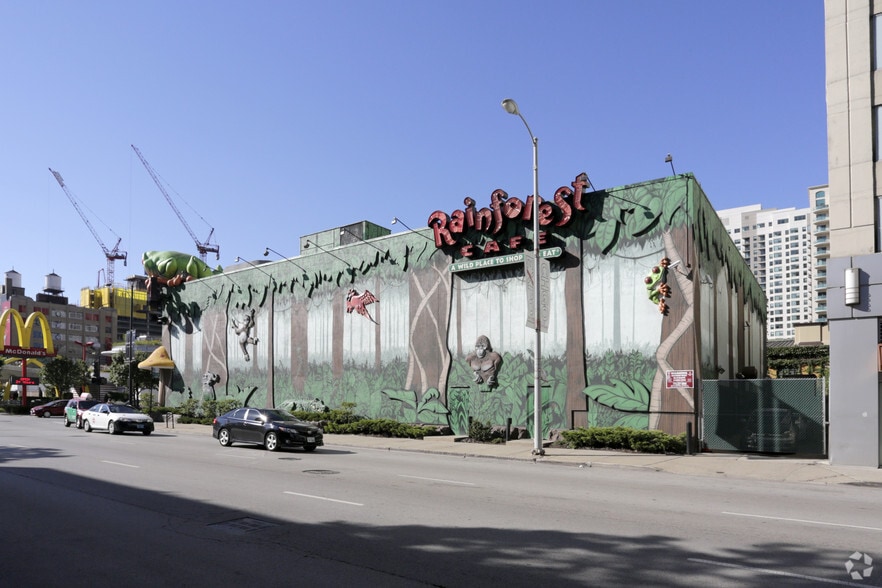 More Photos Of 605 N Clark St, Chicago Restaurant For Lease